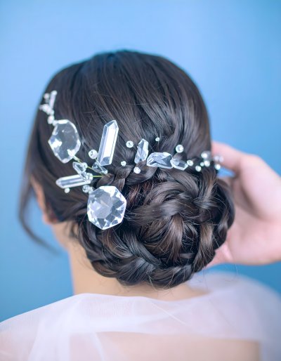 Sparkling crystal and pearl wedding hairpiece